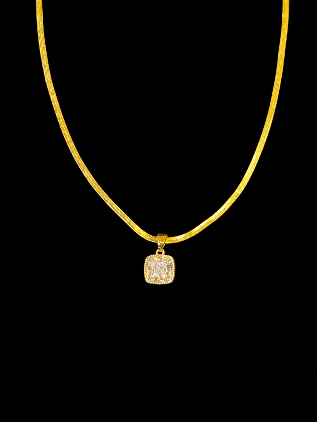 Sparkling Golden Necklace thumbnail 2